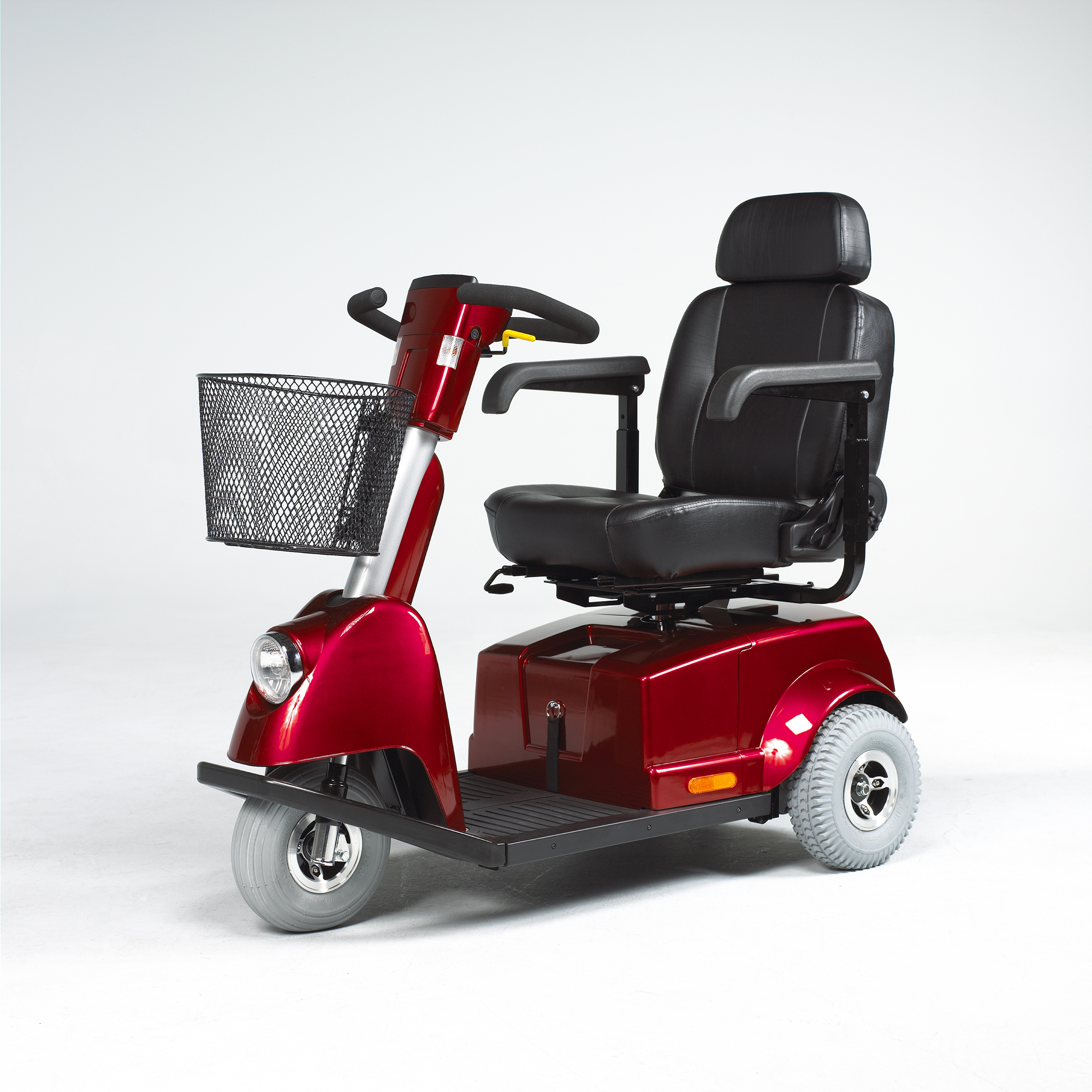 Fortress 1700 3-wheel scooter, red