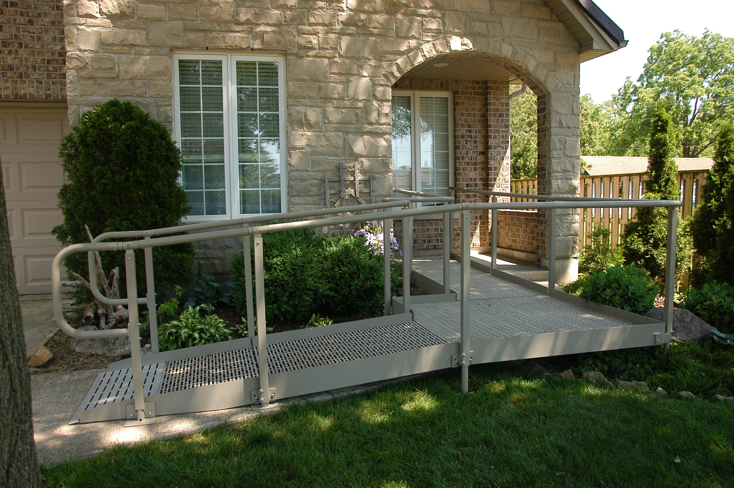 QRamp with handrails side view